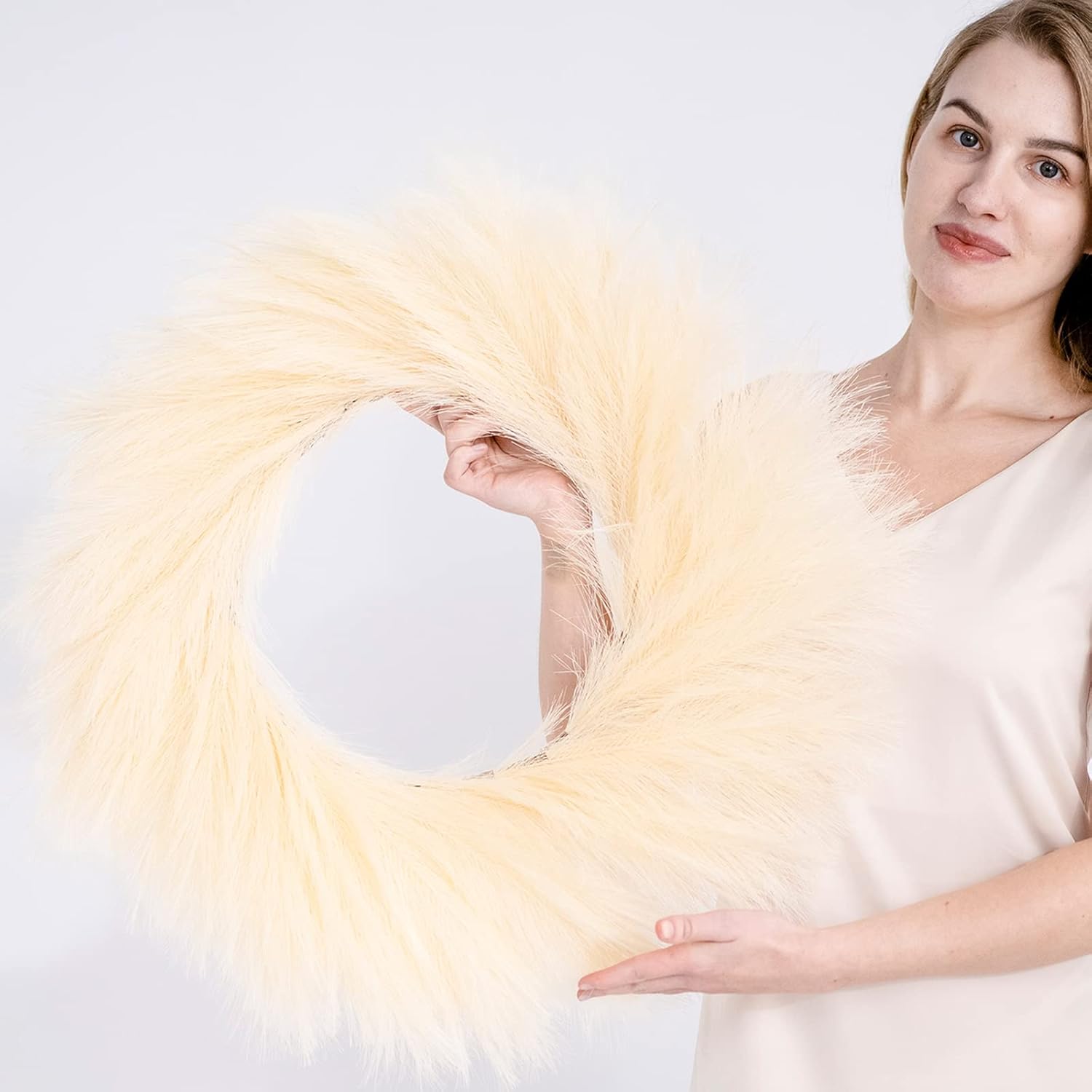 Hananona Artificial Pampas Grass Wreath 26 Beige 1pc
