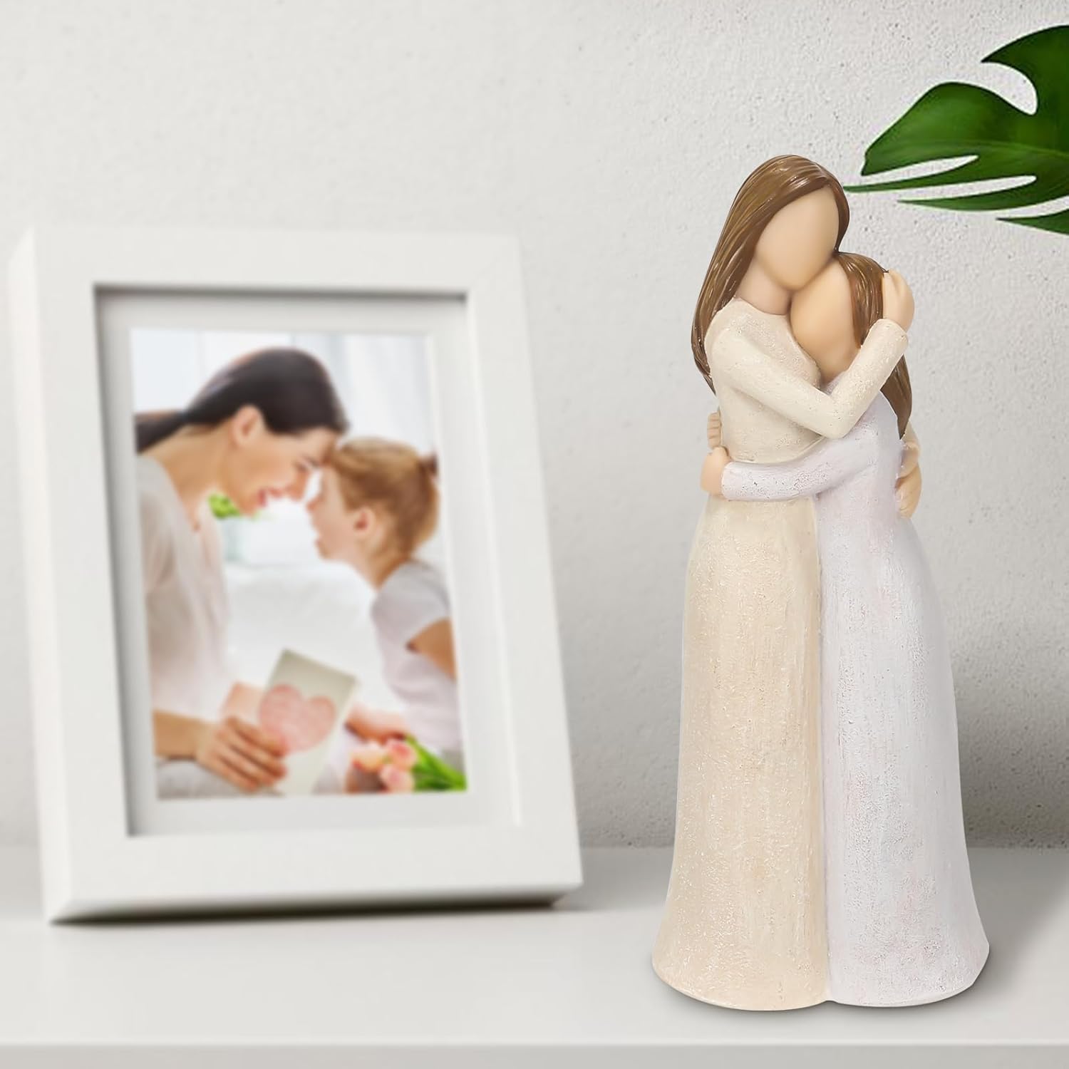 Mother and Daughter Figurines Heartwarming Resin Sculpted Hand-Painted Decoration