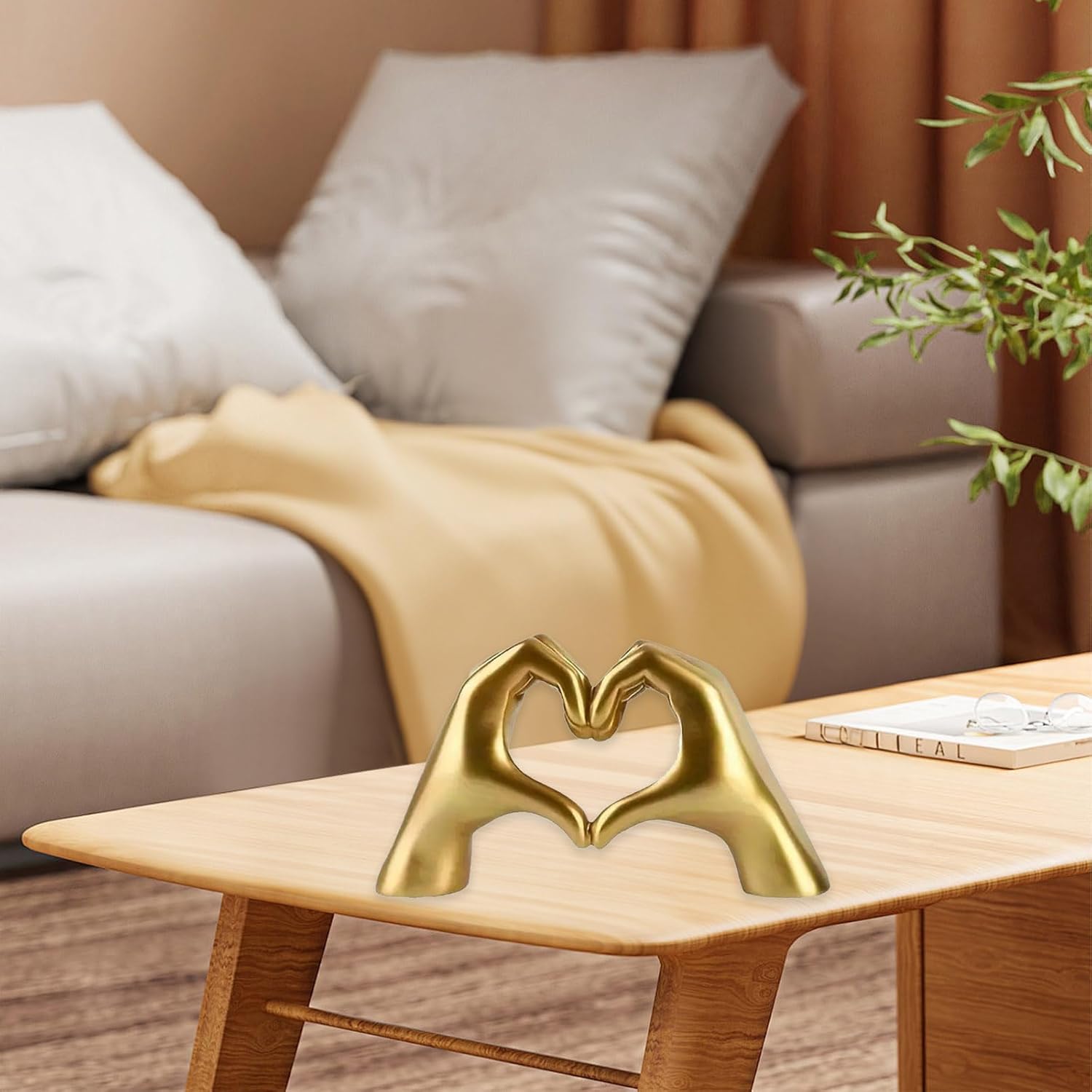 Panthra 2PCS Heart Hands Sculpture Heart Shaped Table Statue Gold Black