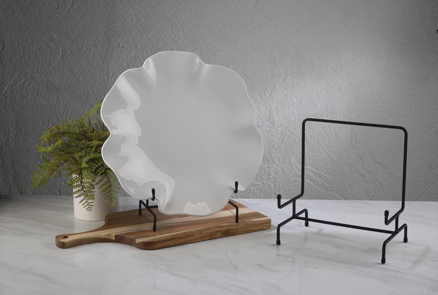 Tripar Small Black Metal Easel for Bowls and Platters