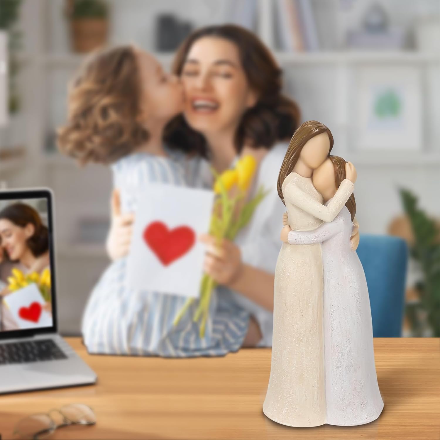 Mother and Daughter Figurines Heartwarming Resin Sculpted Hand-Painted Decoration