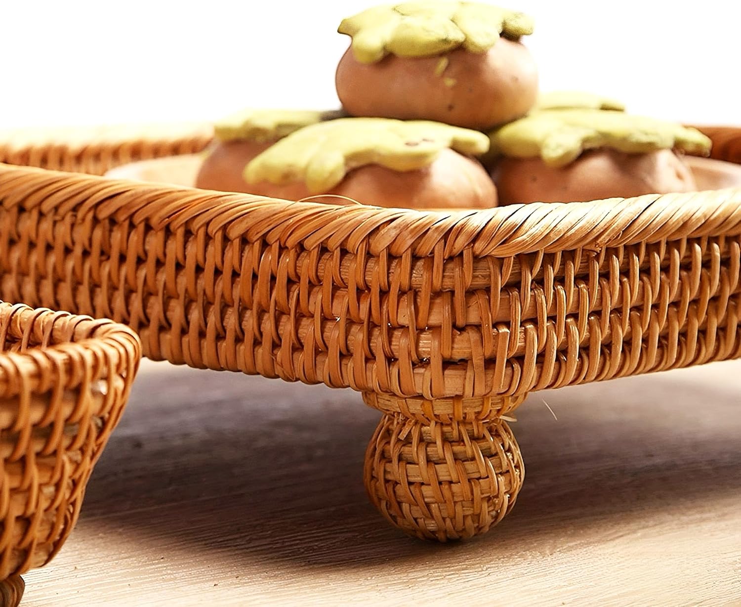 i-lan 9 Inch Square Rattan Riser Stand for Display